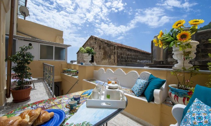 Liparlati House | Oceanfront Retreat at Amore Rentals - Casa Barbera B