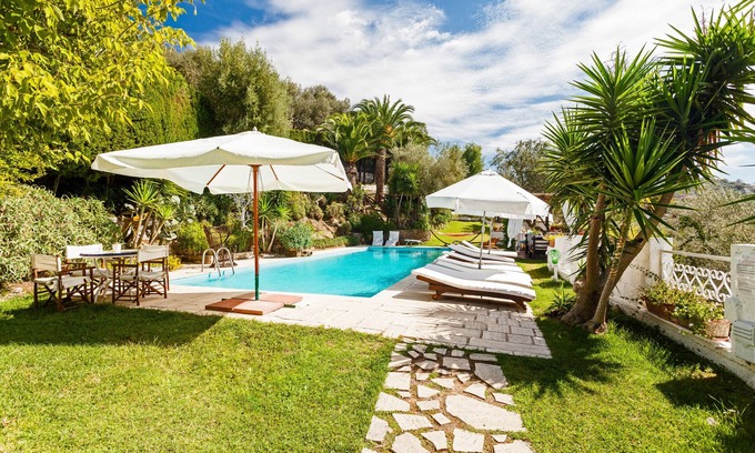 Schiazzano Villa | Relaxing Villa Pizzo: Pool, Garden & Sea View Retreat