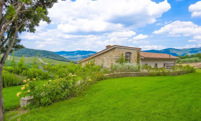 Panzano in Chianti Villa | Experience Elegance at Amore Rentals - Villa Le Scuderie