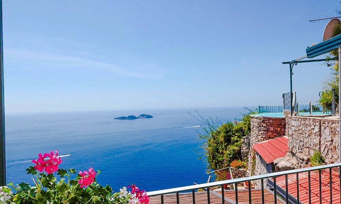 Vico Equense Ski Chalet | Villa Vanessa: Private Pool & Sea View Retreat Awaits