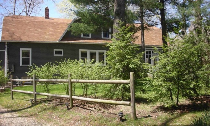 Union Pier House | Amorini House: Beautiful Retreat with Pool and Volleyball Court