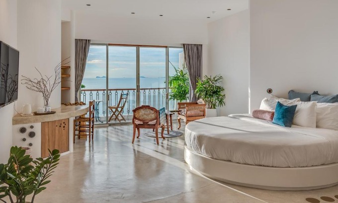 Moo 5 Resort | Discover Ampersand Resort: 5-Star Oceanfront Paradise