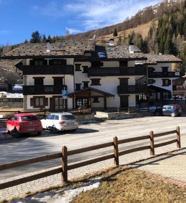 Champoluc Apartment | Comfortable Monolocale in Central Champoluc with Ocean View