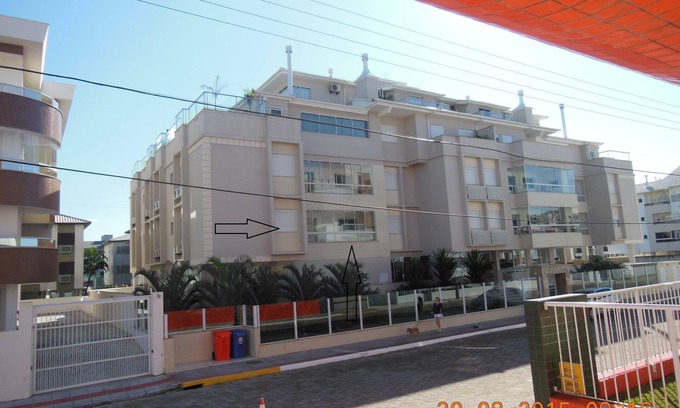 Ingleses Norte Apartment | Beachside Apartment with Game Room and Ocean Views