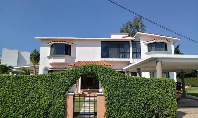 Lomas de Cocoyoc House | Spacious Family Getaway with Pool for Unforgettable Vacations