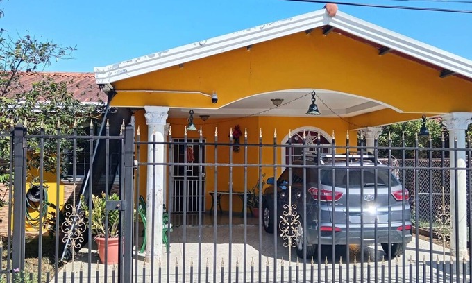 San Juan Bautista House | Spacious Family-Friendly Residence for Your Perfect Stay