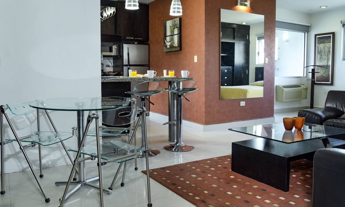 San Pedro Garza Garcia Apartment | Amplio a 3 minutos de San Pedro