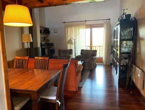 Angoustrine Apartment | Spacious Duplex with Pool Near Puigcerdà for Families