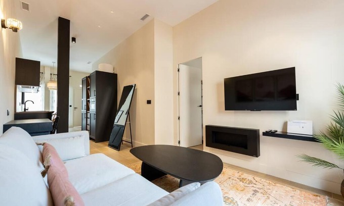 Almenara Apartment | Comfortable Apartment Near Plaza Castilla – 8/10 Guest Rated