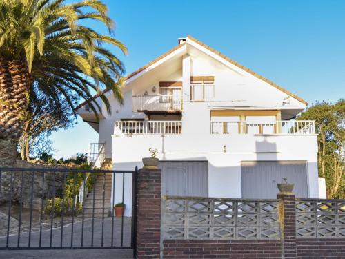 Bareyo House | Spacious Chalet in Ajo with Breathtaking Views