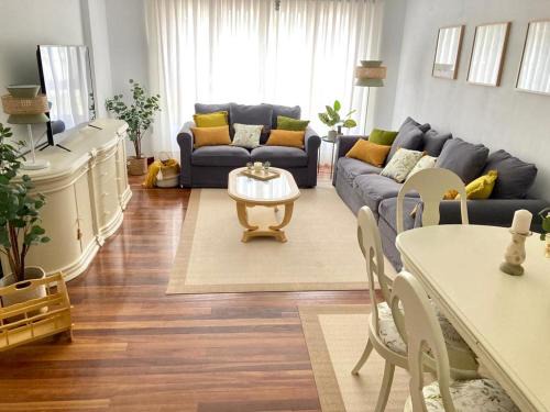 Getxo Apartment | Elegant Retreat at Las Arenas with Family-Friendly Amenities