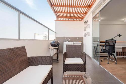 La Victoria Apartment | Spacious 3BR Smart Home: Family-Friendly & Pet Welcoming