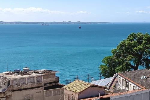 Dois de Julho Apartment | Inviting 2-Bedroom Hotel with Ocean View & Pet Friendly