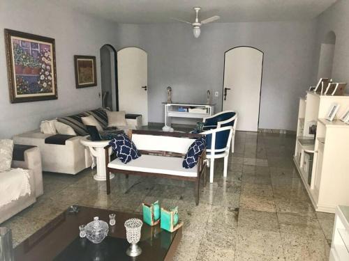 Pitangueiras Apartment | Modern Apartment with Pet-Friendly Amenities and 9.8 Rating