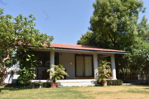 Nashik Villa | Unwind at Amrapali Villa with Pool & Pet-Friendly Perks