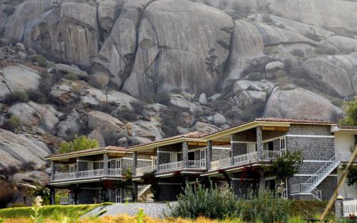Sena Resort | Relaxing Retreat at Amritara Jawai Resort with Pool & Dining