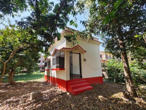 Santiniketan House | Cozy Amro Kunja Homestay: Perfect for Families and Friends