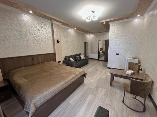 Noyemberyan Hotel | Exceptional Amroc Hotel: Family-Friendly with Hot Tub & Dining