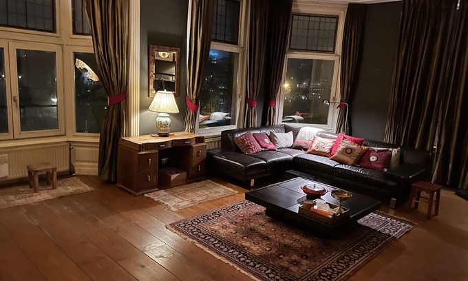 Oude Pijp Apartment | Amstel riverside Apartment