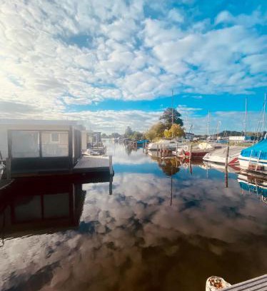 Municipality of Aalsmeer Apartment | Family-Friendly Amsterdam Boathouse with 9.5/10 Ratings