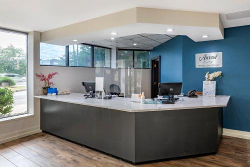 Somerset Hotel | Convenient Amwell Suites: Pet-Friendly Retreat in Somerset