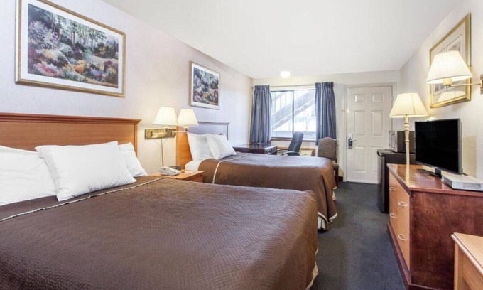 Edmonds House | Budget-Friendly Edmonds Rooms with Pet-Friendly Amenities