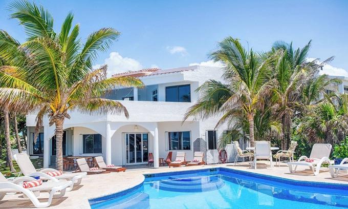Akumal Villa | Discover Akumal's Hidden Gem: Pool, Oceanfront & 9.8 Rating!