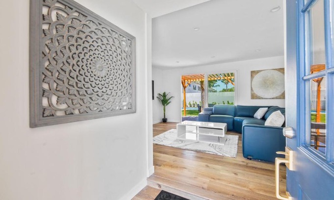 Reseda House | Inviting Full House Retreat with Pool & Family-Friendly Amenities