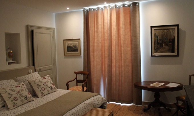 Vire House | Discover an Enchanting House in Burgundy with Ocean Views