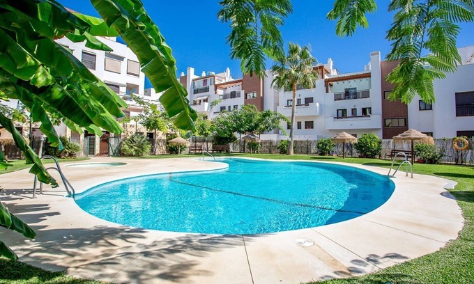 La Cala de Mijas Cottage | Cozy Apartment for 4 with Ocean View and Pool Access