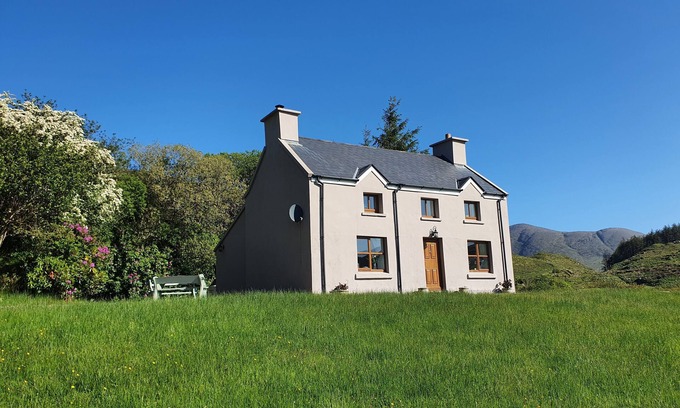 Castlecove House | Charming An Cnocan Cottage with Sea and Mountain Views