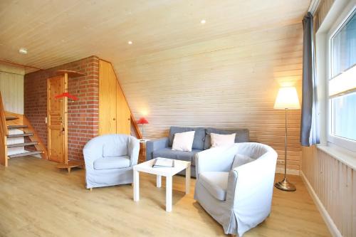 Redewisch House | Cozy Finnhütte 04 with Oceanfront Views & Pet-Friendly Perks