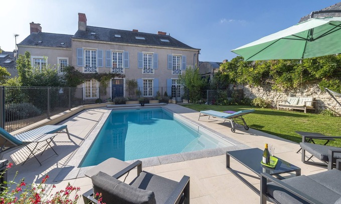Le Lude Bed & Breakfast | Elegant Guest House in Pays de la Loire with Pool & Views