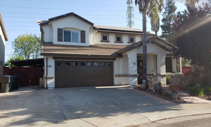Willow Creek House | Elegant Corporate Residence with Pool & Spa - Rated 10/10