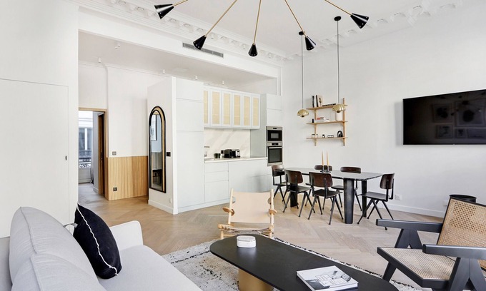 Vivienne Apartment | Elegant 2-BR Retreat with Spa Near Opéra Awaits You