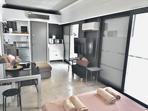 Nea Ionia Apartment | Cozy Studio in Two-Bedroom Flat Near Oaka with Breakfast