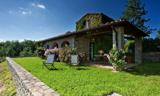 Montegrossi Villa | Romantic Villa with Breathtaking Views and Private Pool