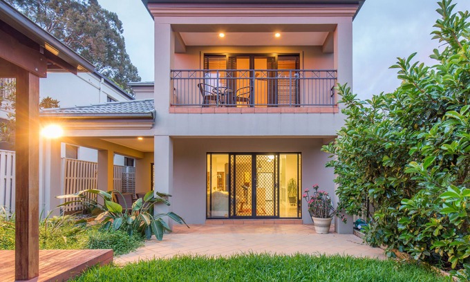Southport House | Unforgettable Getaway in an Entertainer's Paradise