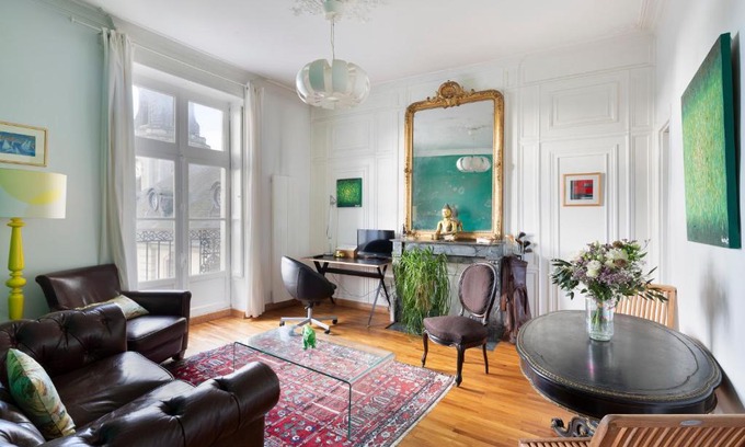 Centre Apartment | Family-Friendly AN ERMINIG by Cocoonr with Perfect Ratings