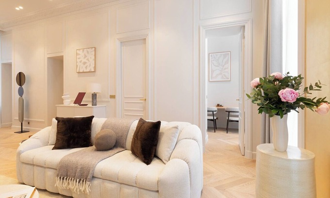 Les Halles Apartment | An Exceptional 3-BR/3BA with Services - Louvre