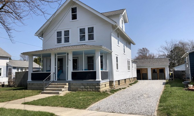 Vermilion House | Relaxing Getaway at An Exchange of Pace in Vermilion, OH