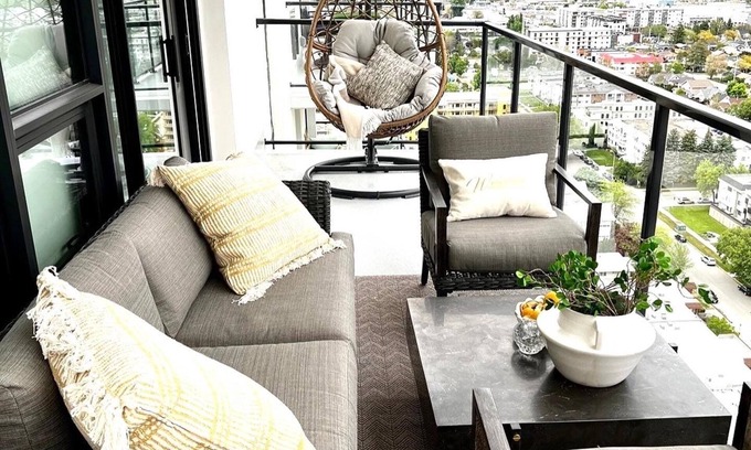 Downtown Kelowna Condo | Experience Breathtaking Views from a Stylish Penthouse Retreat