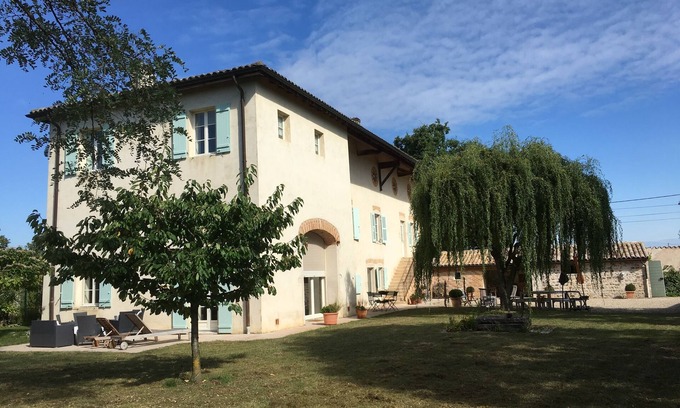 Corcelles-en-Beaujolais Apartment | Cozy Apartment in Traditional House with Spa and Breakfast