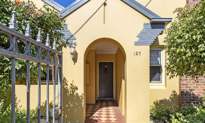 Warrnambool House | Inviting Retreat with Oceanfront Views and Family Amenities