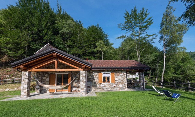Levo House | Idyllic Stone Retreat with Pool & Nature Views - 9.6/10 Rated
