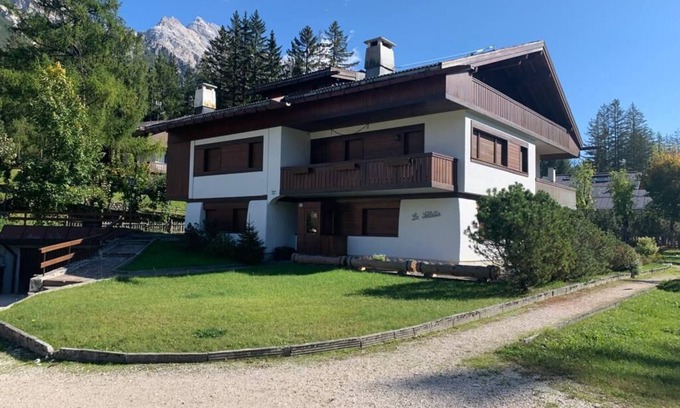 Cortina d'Ampezzo Apartment | Explore Serenity in the Heart of the Dolomites