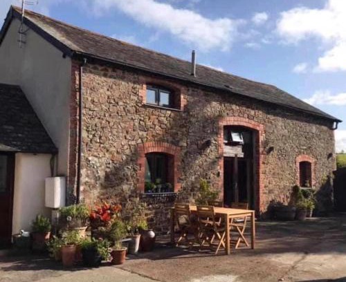 Broadwoodkelly House | Experience The Granary: Exceptional Barn Conversion Retreat