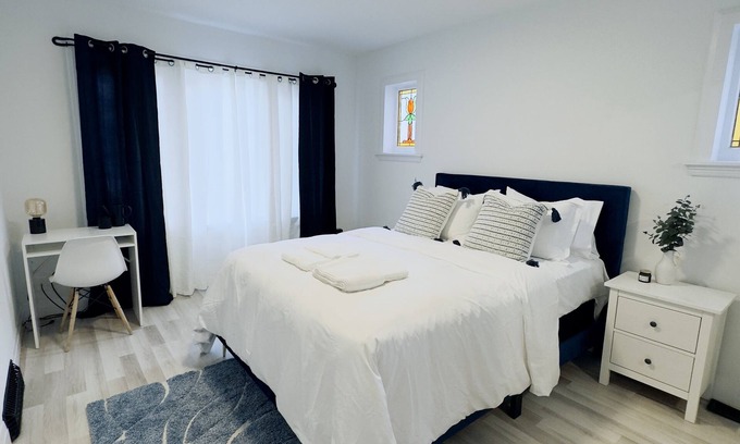 Hamilton House | Revive Your Stay at Walnut Street under Charming Trees