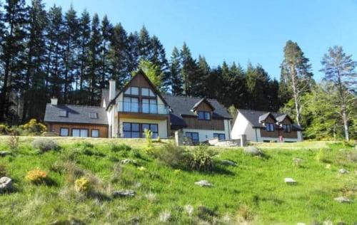 Spean Bridge Apartment | Outdoor Haven for Enthusiasts with Hot Tub & Pet-Friendly Stay