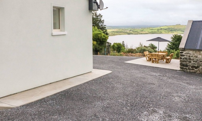 Killarney Cottage | Family-Friendly Getaway at An Sean Teach in Killarney